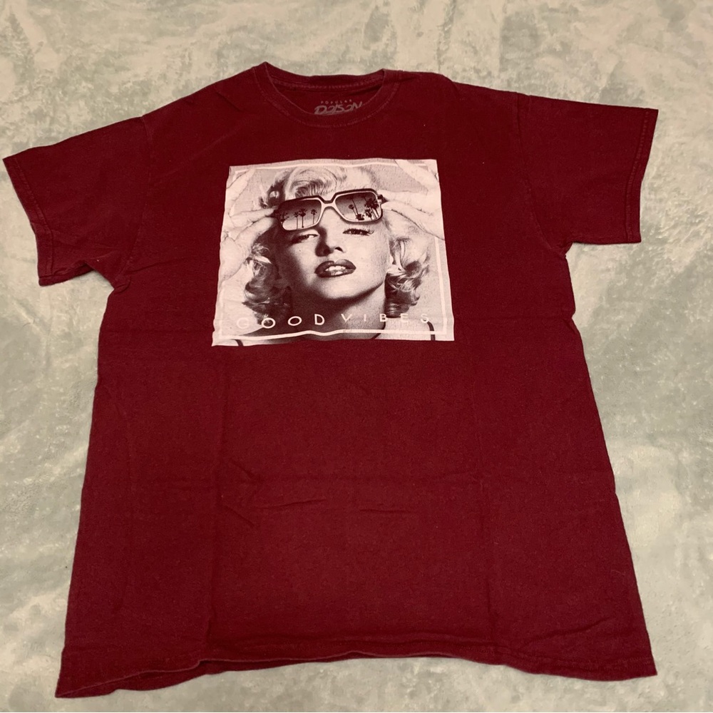 MENS size medium tshirt